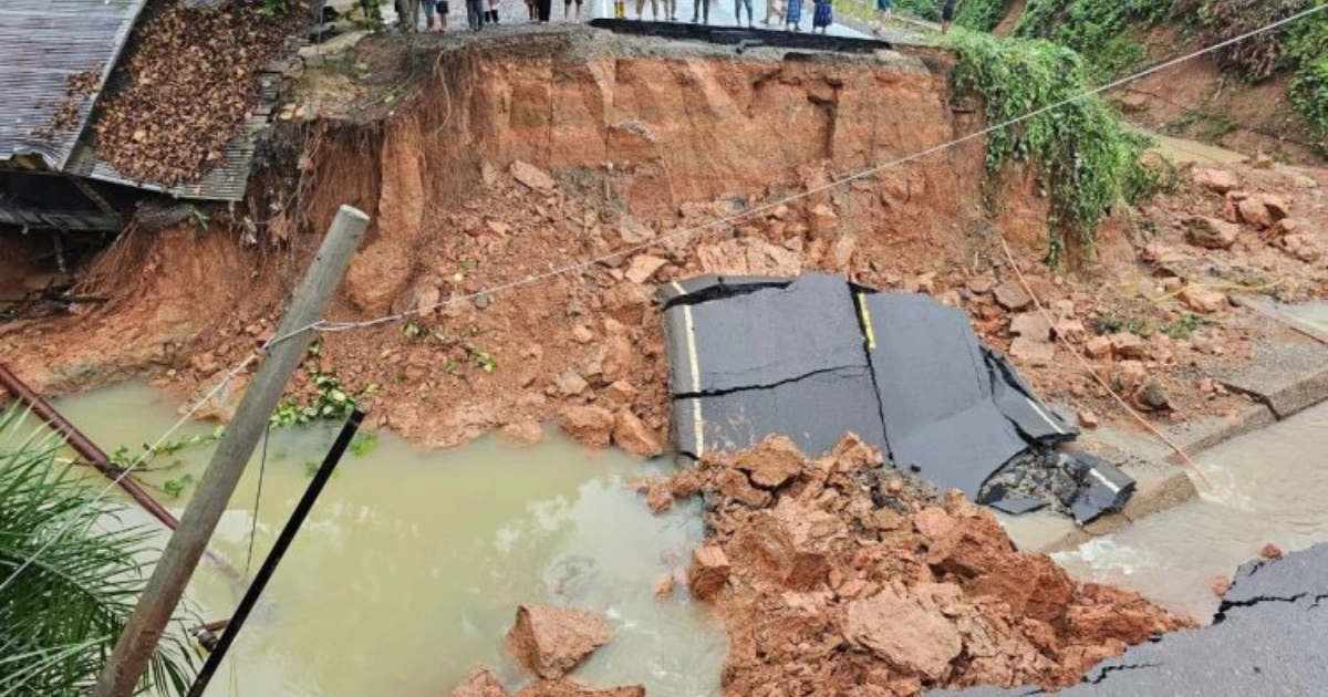 Jalan Lintas Sumbar-Jambi lumpuh total