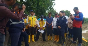 Langkah Cepat Kementerian PU dalam Penanganan Banjir Bekasi" – Kementerian PU bergerak cepat menangani banjir di Bekasi dengan